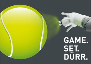 Werbebanner bei einem Tennisturnier.